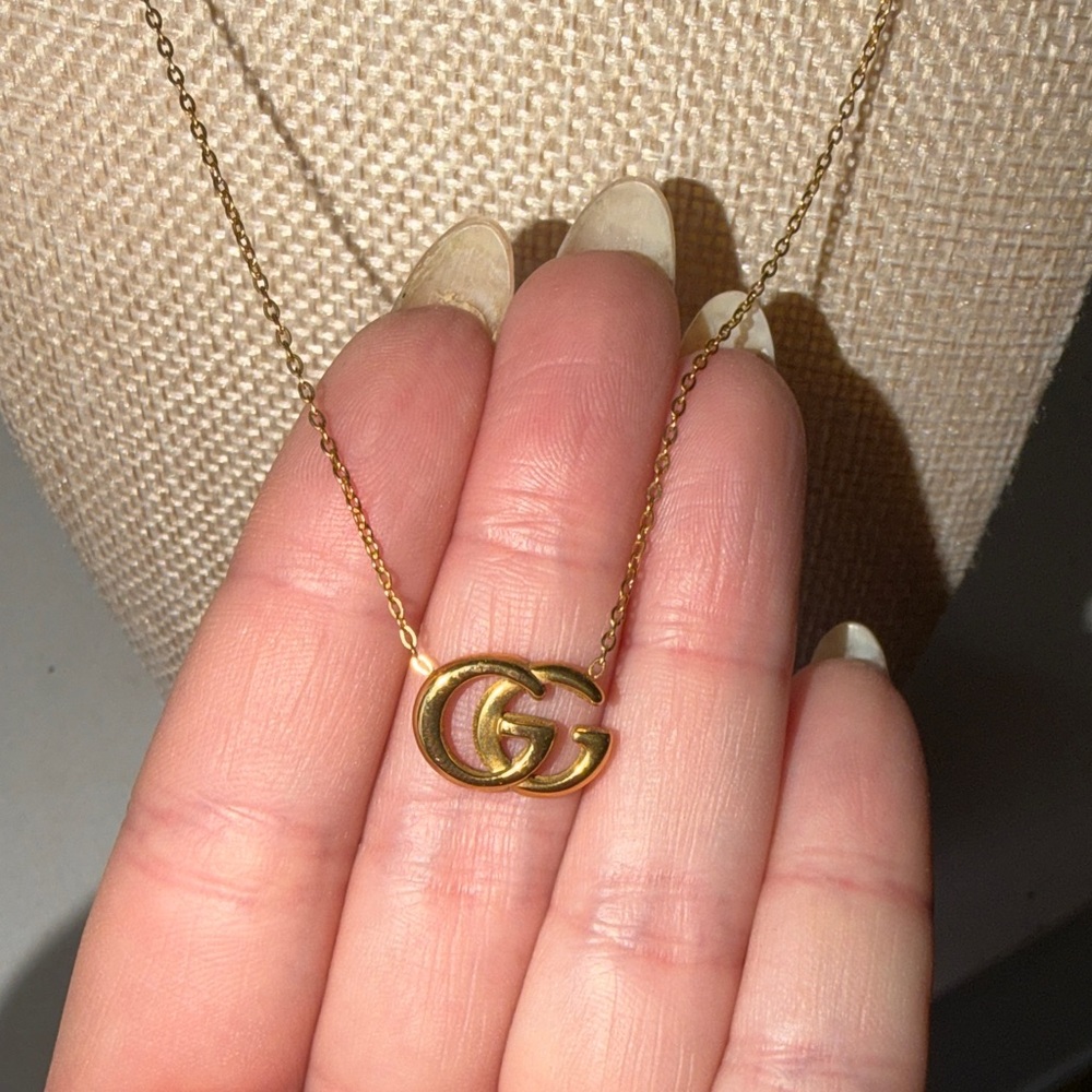 Gucci Gold Double G Pendant Necklace - Picture 4 of 6
